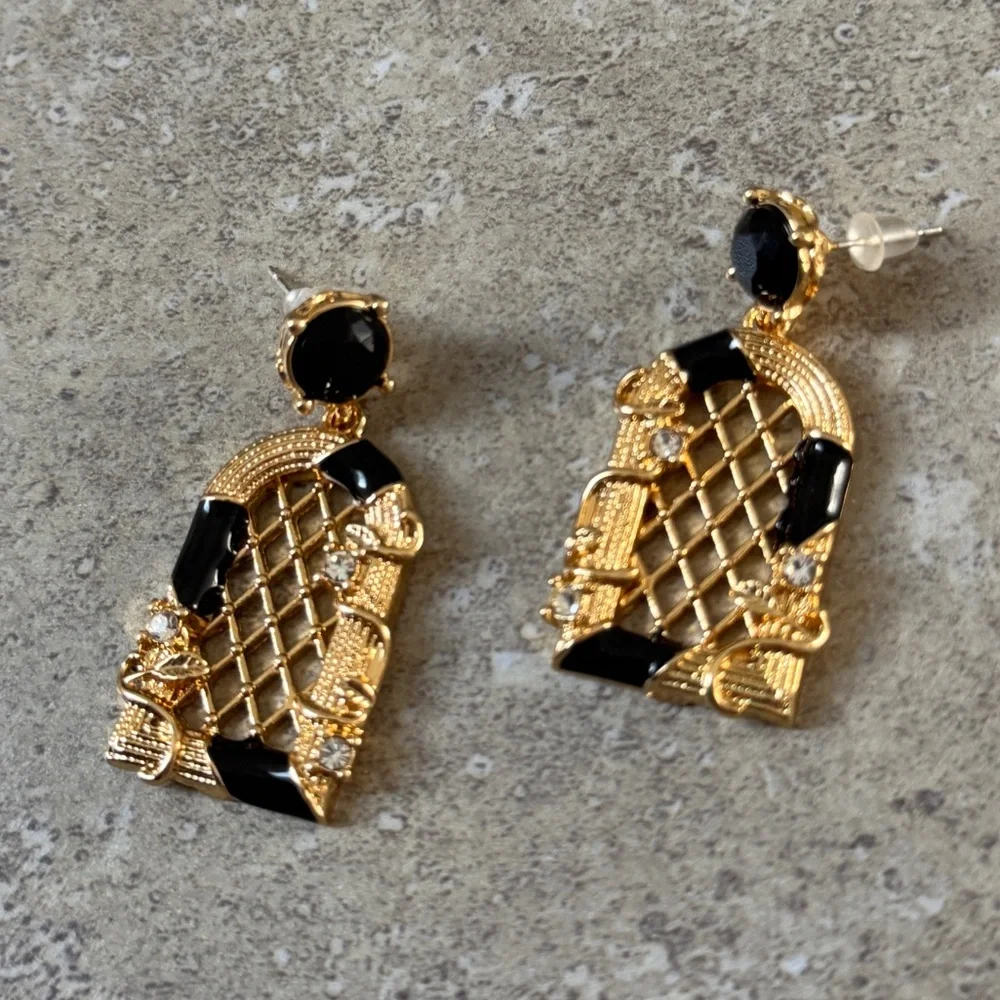 💖4/$30 NEW Gold and Black Earrings - Picture 1 of 3